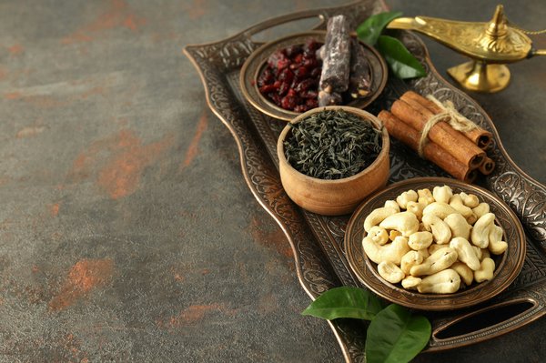 Quelles sont les meilleures pratiques pour maintenir une alimentation équilibrée pendant le ramadan pour les femmes?